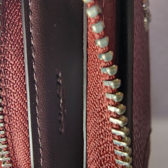 COACH 6303 Zip Card Case ID Wallet Refined Pebble Leather Silver/Wine - Picture 4 of 4